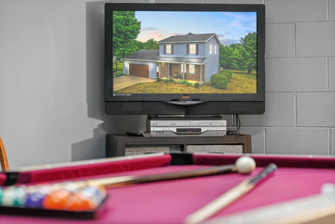 Long Lake Retreat- Hot Tub, Pool Table, Firepit トラバーズ・シティ エクステリア 写真