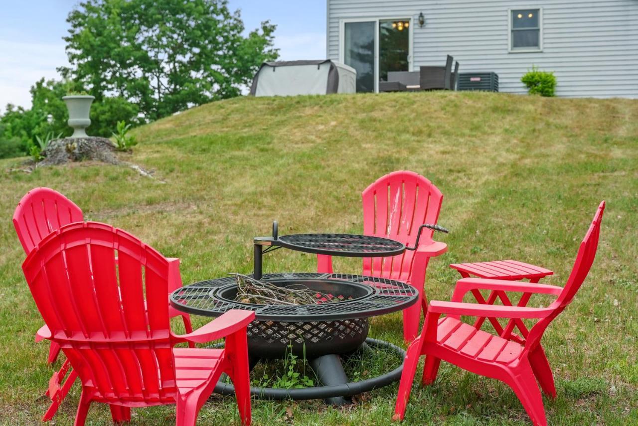 Long Lake Retreat- Hot Tub, Pool Table, Firepit トラバーズ・シティ エクステリア 写真