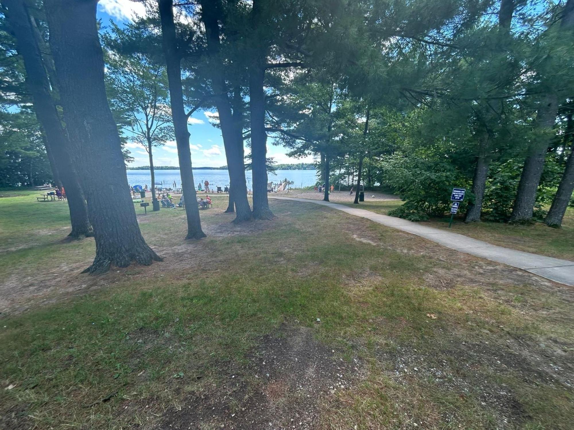 Long Lake Retreat- Hot Tub, Pool Table, Firepit トラバーズ・シティ エクステリア 写真